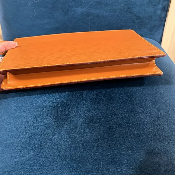 Louis Vuitton Brown Epi Pochette Homme - Picture 10 of 12